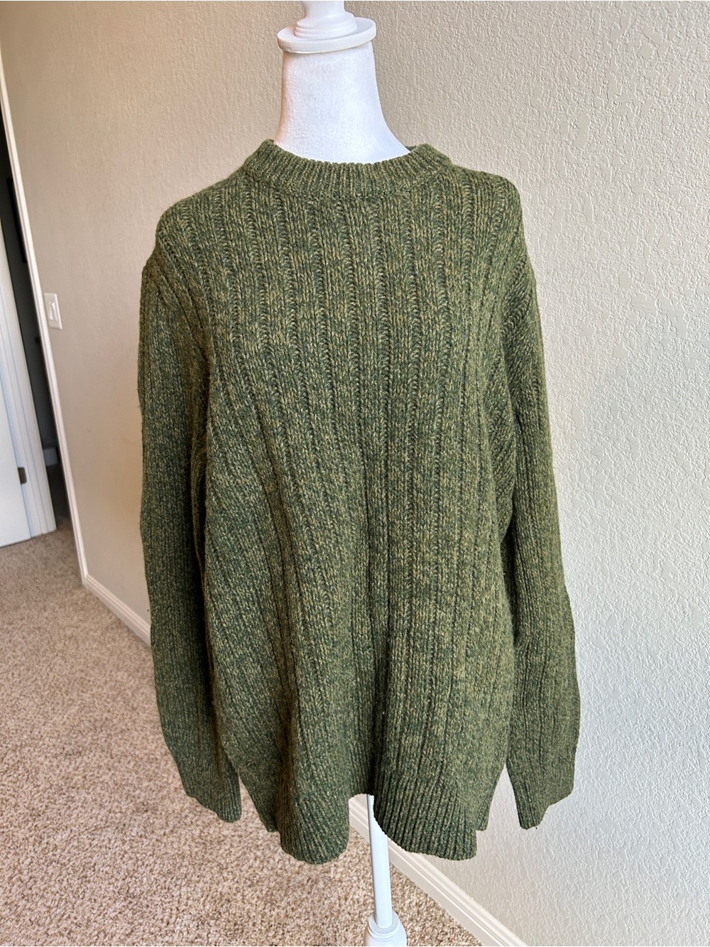 L.L. BEAN Men’s 100% Lamb’s Wool Crewneck Pullover Green Sweater Size Large